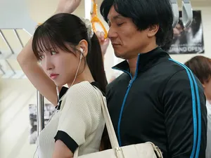 Không có gì thú vị hơn việc tự tay đưa cái "của quý" to lớn của một gã đàn ông vào trong âm hộ của vợ mình. Kem không được bảo vệ 3p