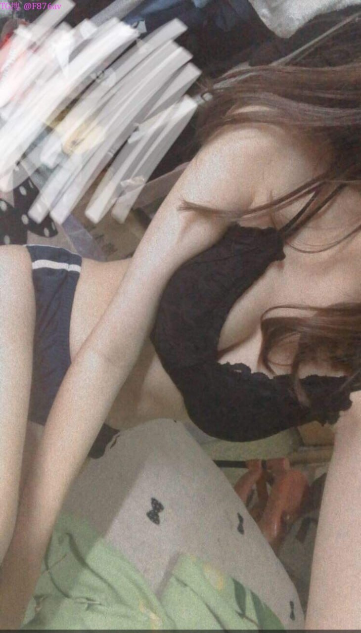 Khuôn mặt dâm dục của đứa người tình làm tôi sướng